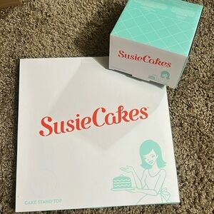 Susie cakes cake stand top and base.  New